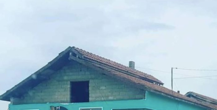 Suludi ukras na seoskoj kućni izazvao je salve smijeha na cijelom Balkanu, fotka je hit