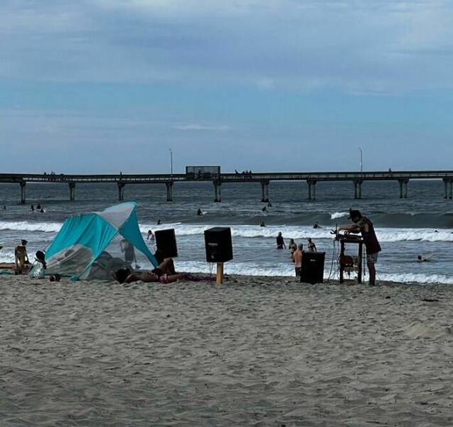 7. Ako ste tip osobe koji raspali glasnu glazbu nasred javne plaže, sigurno niste baš omiljeni