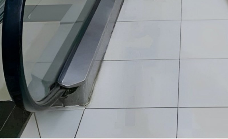 Fotka pokretnih stepenica u jednom trgovačkom centru hit je na Fejsu, odmah će vam biti jasno zašto