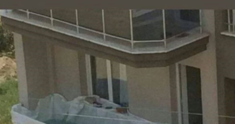 Prizor s balkona jedne zgrade nasmijao je cijelu regiju, morate vidjeti kako se stanari rashlađuju