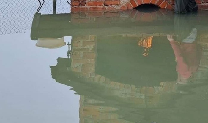 Fotka iz poplavljenog Karlovca postala je hit na cijelom Balkanu, oduševit će vas postupak ovog tipa