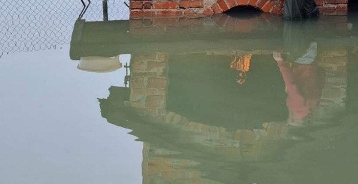 Fotka iz poplavljenog Karlovca postala je hit na cijelom Balkanu, oduševit će vas postupak ovog tipa