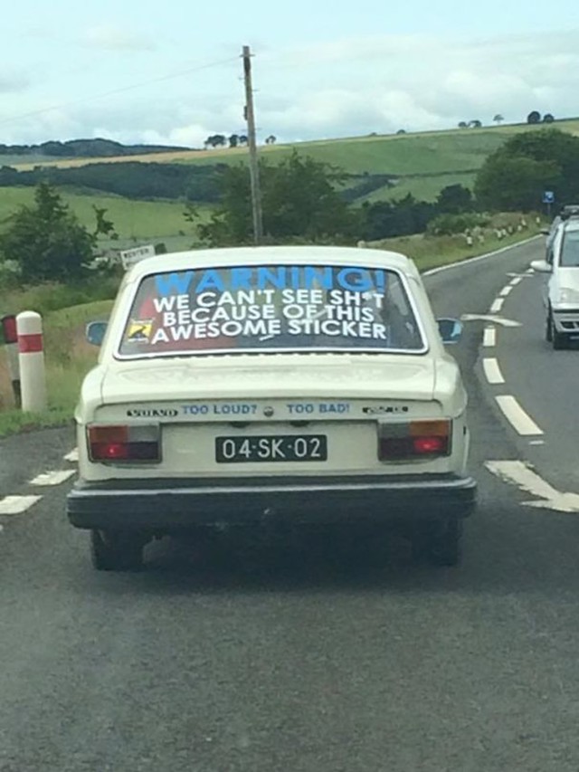 21. Kako on uopće vidi cestu?