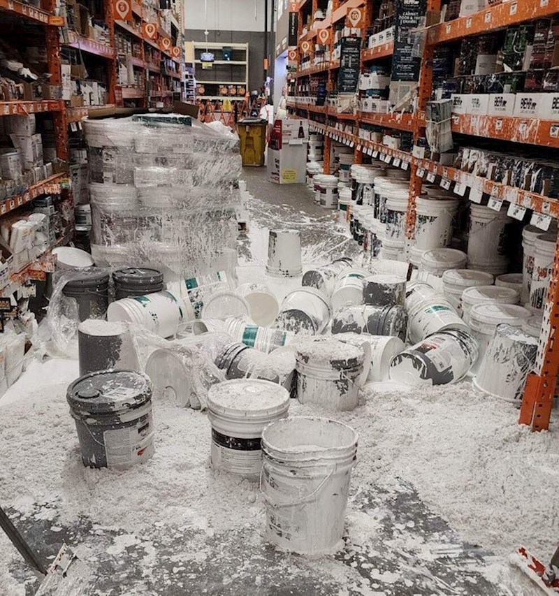 4. Ovo se dogodilo mojem kolegi sinoć. Sva sreća pa ja nisam bio u noćnoj smjeni.