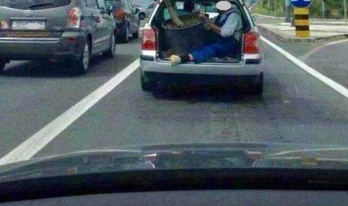 Netko je kod Splita fotkao totalno sulud prizor, morate vidjeti što ljudi prevoze u prtljažniku