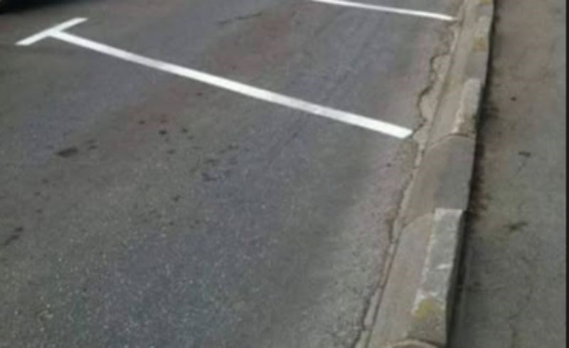 Fotka parkirališta u Srbiji obišla je cijeli Balkan, nešto ovako bizarno još sigurno niste vidjeli