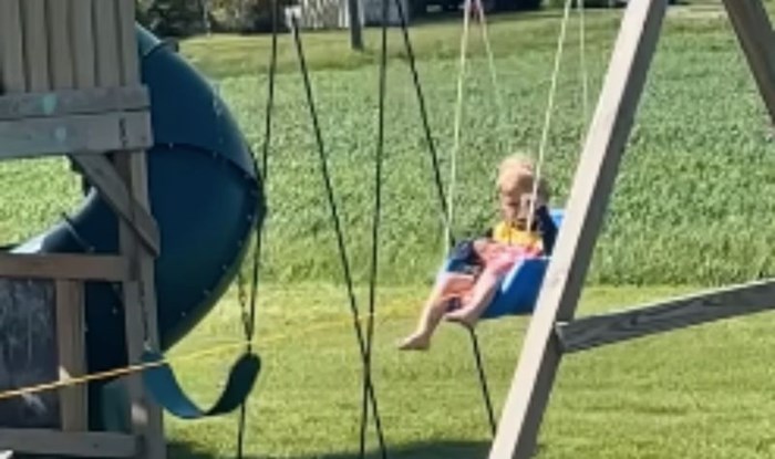 Urnebesna snimka pokazuje kako to izgleda kad očevi čuvaju djecu, odmah je postala viralni hit