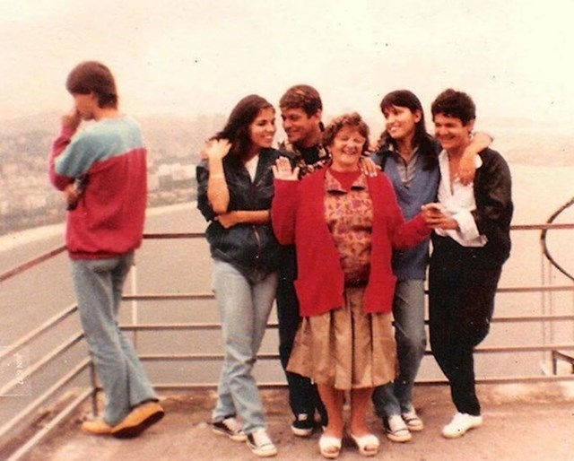 13. Bio je na fotki s obitelji svoje supruge 5 godina prije nego li su se upoznali