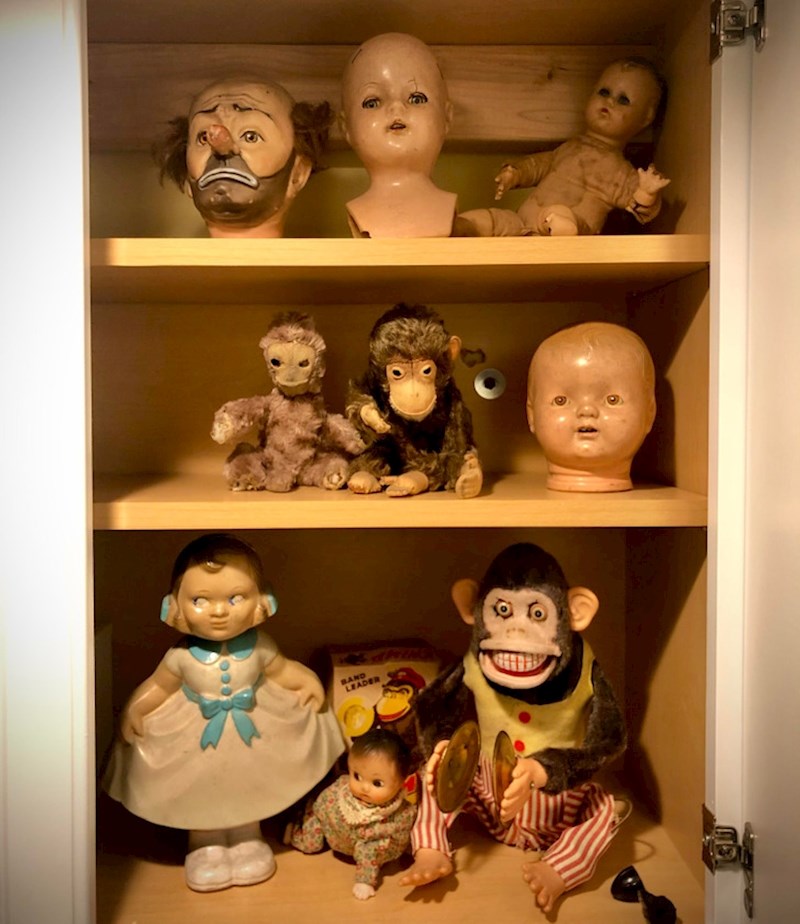 10. Božićni pokloni koje sam kroz godine dobivala od svoga brata (svi stoje u podrumu)