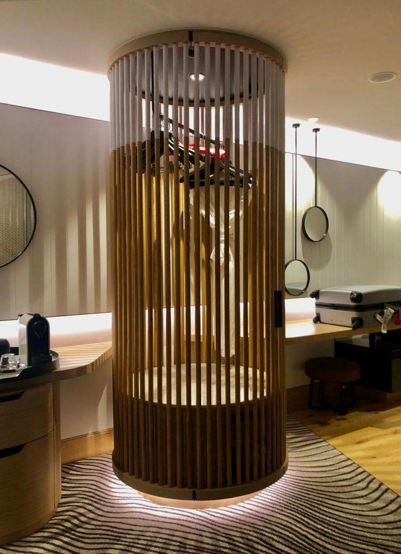 17. Ovo je bio ormar u našem fancy hotelu...