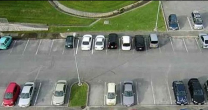 Fotka s jednog parkinga na Balkanu postala je viralni hit, odmah ćete vidjeti zašto