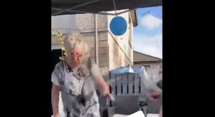 Snimka rasplesane bakice odmah će vam izmamiti osmijeh na lice, apsolutni je hit na Fejsu