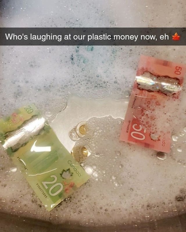 2. "Tko se sada smije našem plastičnom novcu?!"