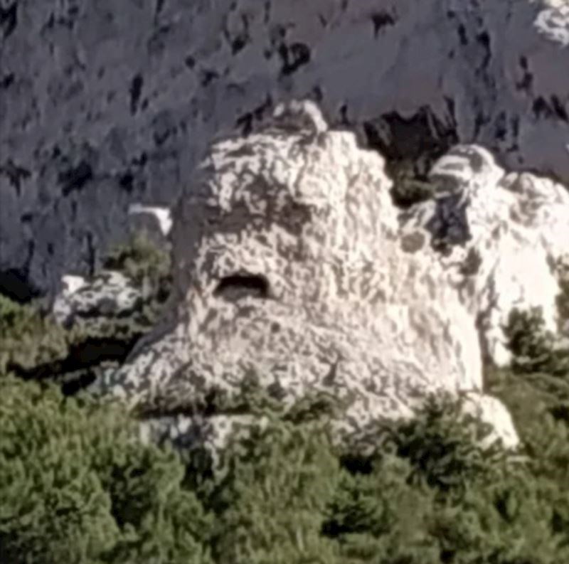 11. Prilično čudan kamen