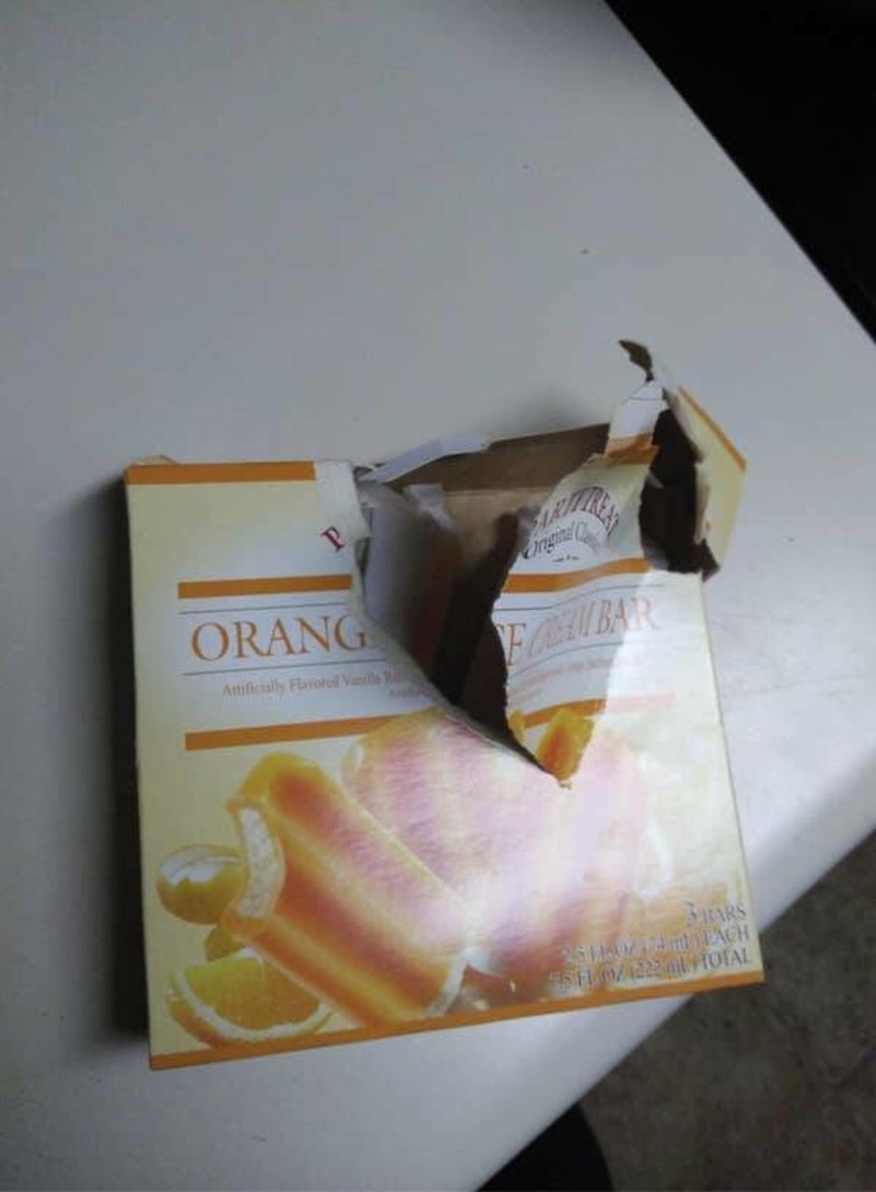 1. Moj muž je očito u svađi s kutijama, ili sa samim sobom