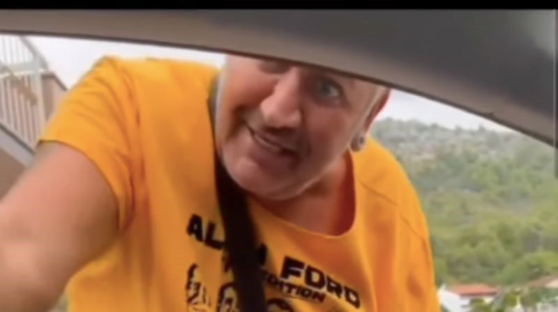 Tip je trubio misleći da je auto ispred u svatovima, a onda je izašao vozač iz BiH i sve objasnio