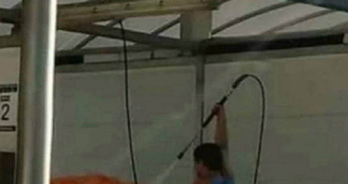 Prizor iz Dalmacije hit je na Fejsu, morate vidjeti što ovaj tip pere u autopraonici