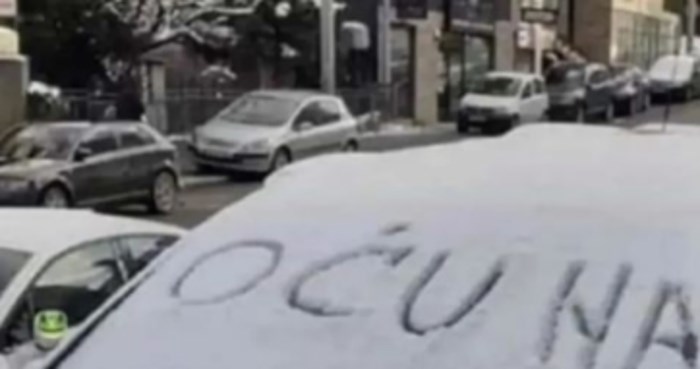 Natpis na snijegom zatrpanom autu nasmijao je cijeli Balkan, mnogi se slažu s autorom
