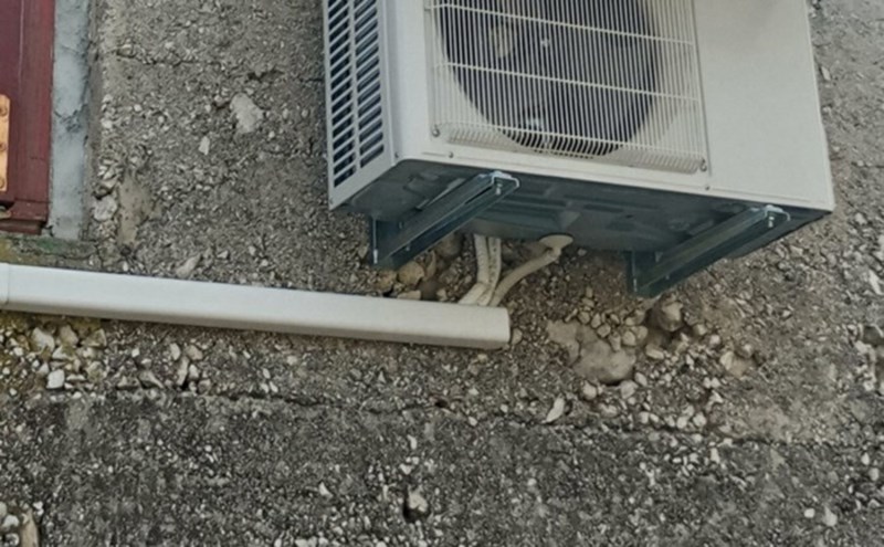 Detalj iznad vanjske klime oduševio je ljude na FB-u, ovog se samo Dalmatinac može sjetiti