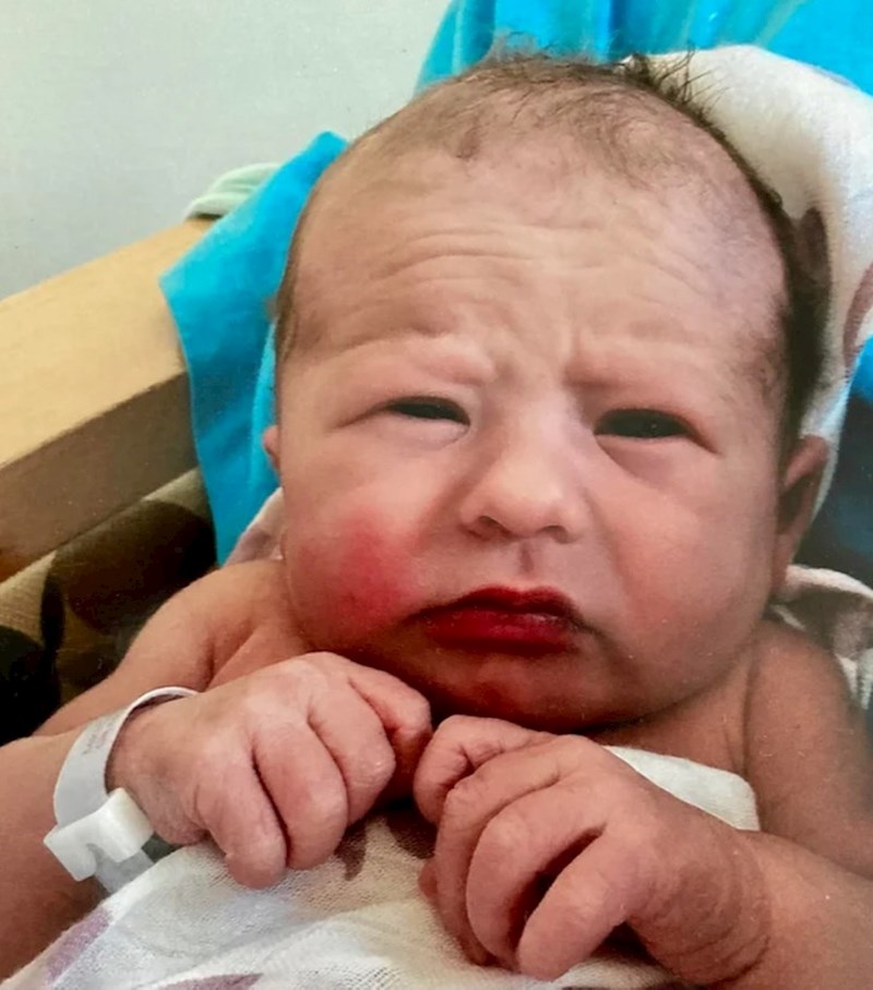 2. "Moja kći izgleda kao bakica kojoj je netko drpio torbicu."