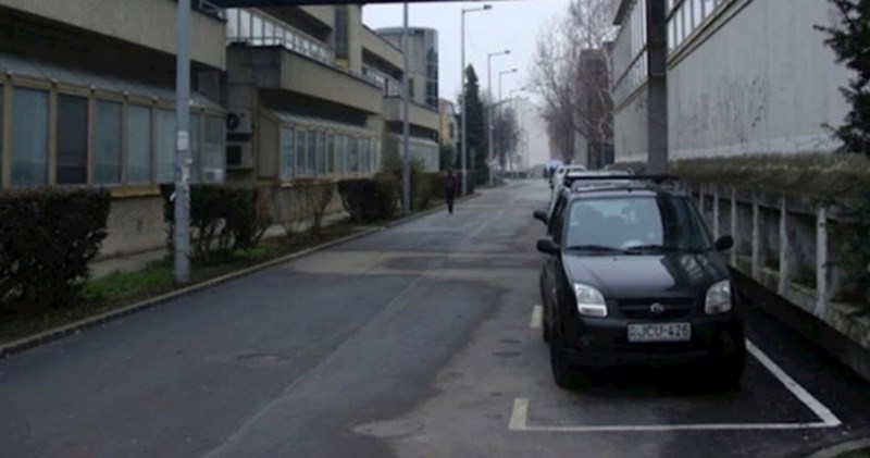 Fotka iz Mađarske obišla je svijet, nećete vjerovati kad vidite što spaja dvije zgrade