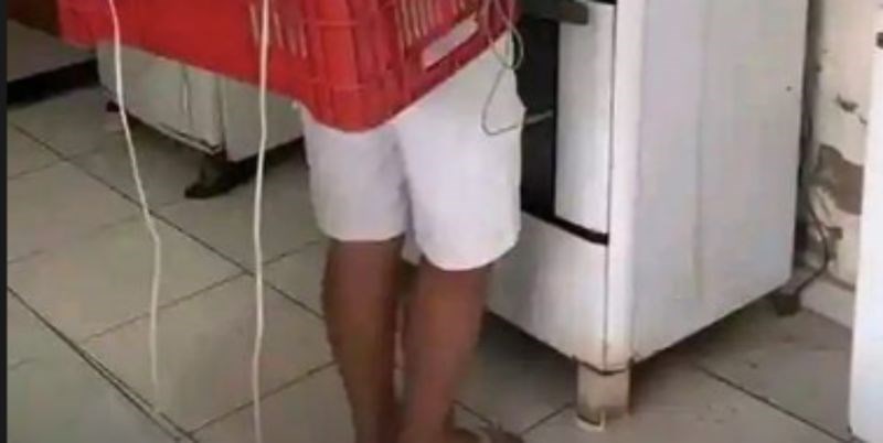 Žena je smislila bizarnu, ali efikasnu metodu rashlađivanja dok kuha. Fotka je teški hit u regiji!