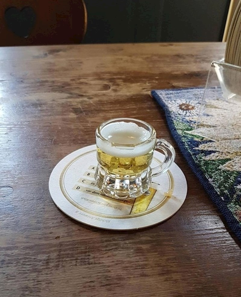 6. "Nakon prejedanja na večeri u Berlinu, od konobara sam tražio da mi donese najmanje pivo koje imaju. Evo što sam dobio."