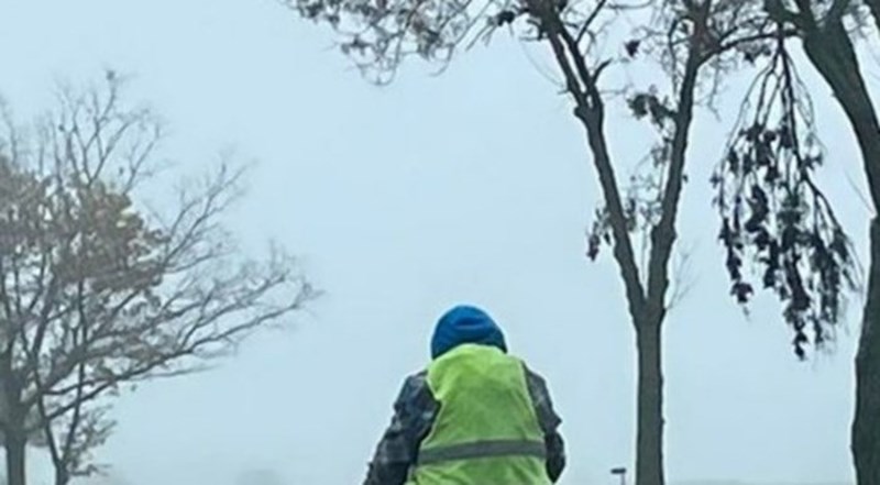 Bizaran prizor snimljen u Mađarskoj totalni je hit na Fejsu, morate vidjeti što tip vozi na biciklu