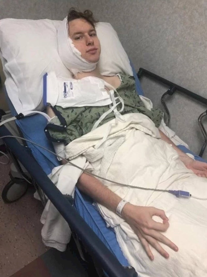 15. Moj brat upravo je operirao tumor, ali uspio je ovo složiti dok sam ga fotkao