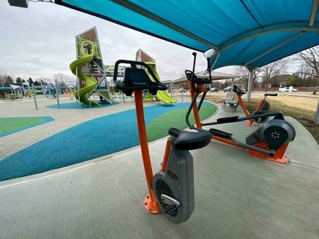 10. Park za vježbanje koji gleda u dječji park - da možete imati svoje dijete na oku dok vježbate