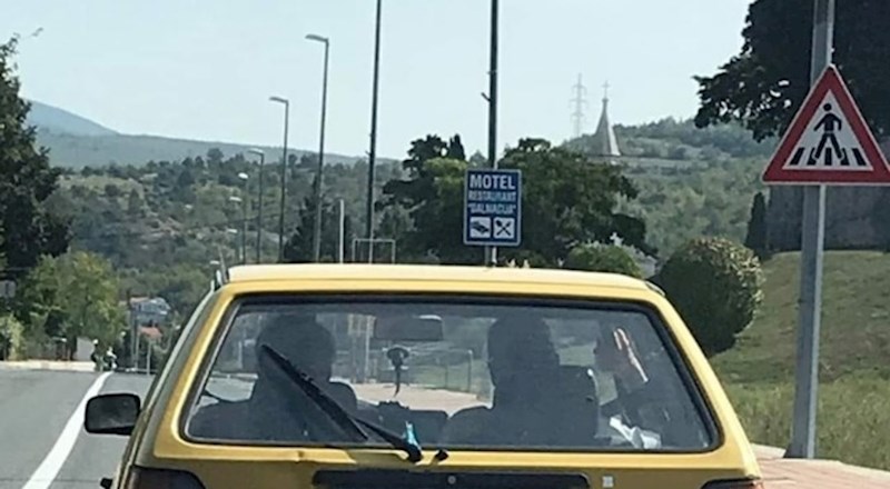 Tip iz Splita je naljepnicom na starom Golfu otkrio svoju veliku želju, fotka je odmah postala hit