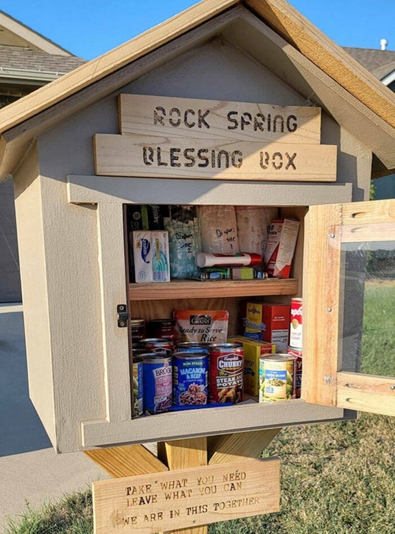 12. Kućica u kojoj svatko može uzeti što mu treba i ostaviti što mu ne treba