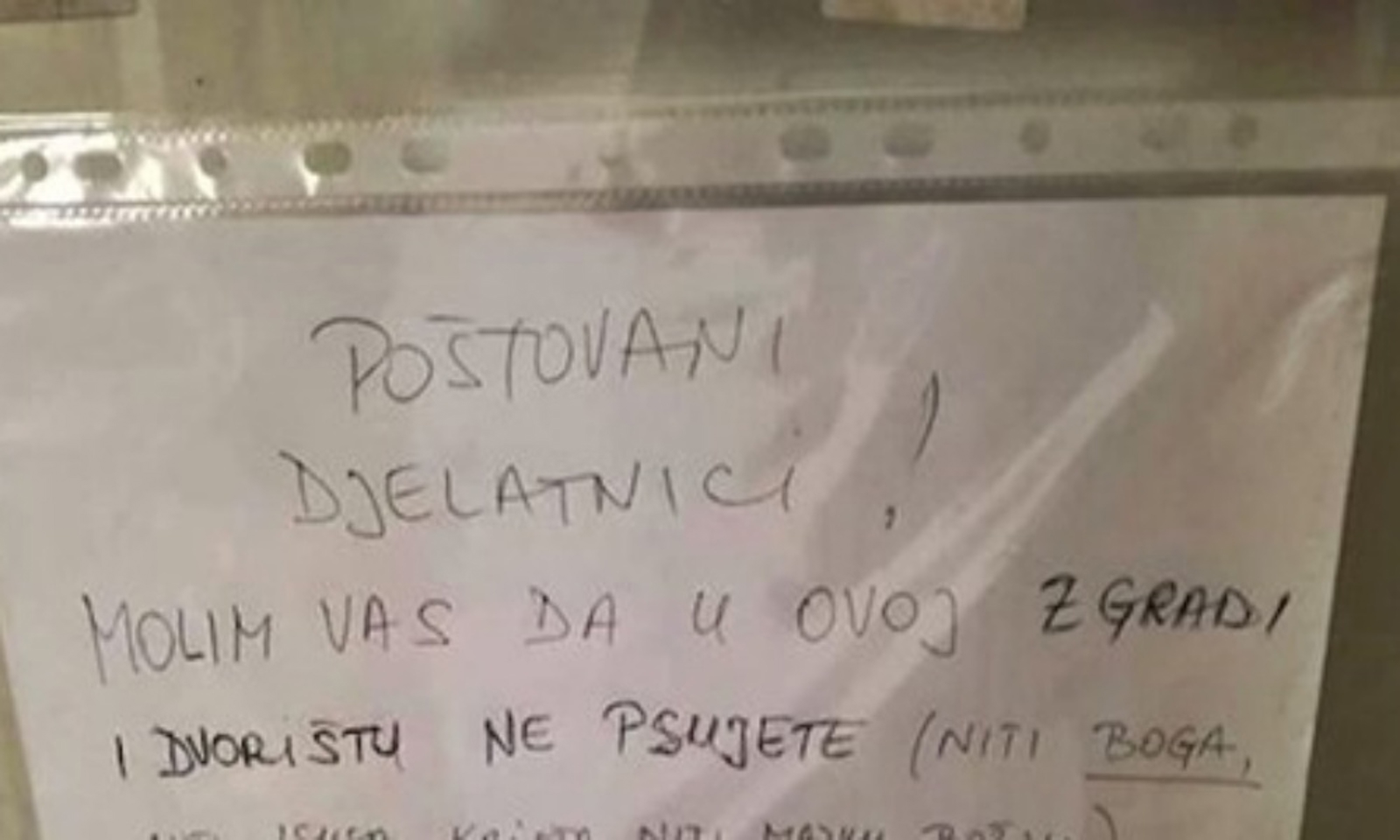 Šefica više nije mogla trpjeti nekulturu radnika, fotka obavijesti koju im je ostavila teški je hit