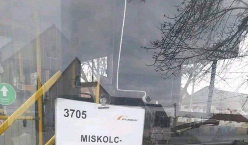 Putnik je na kolodvoru u Mađarskoj uočio nesvakidašnju autobusnu liniju, morate vidjeti ovaj hit