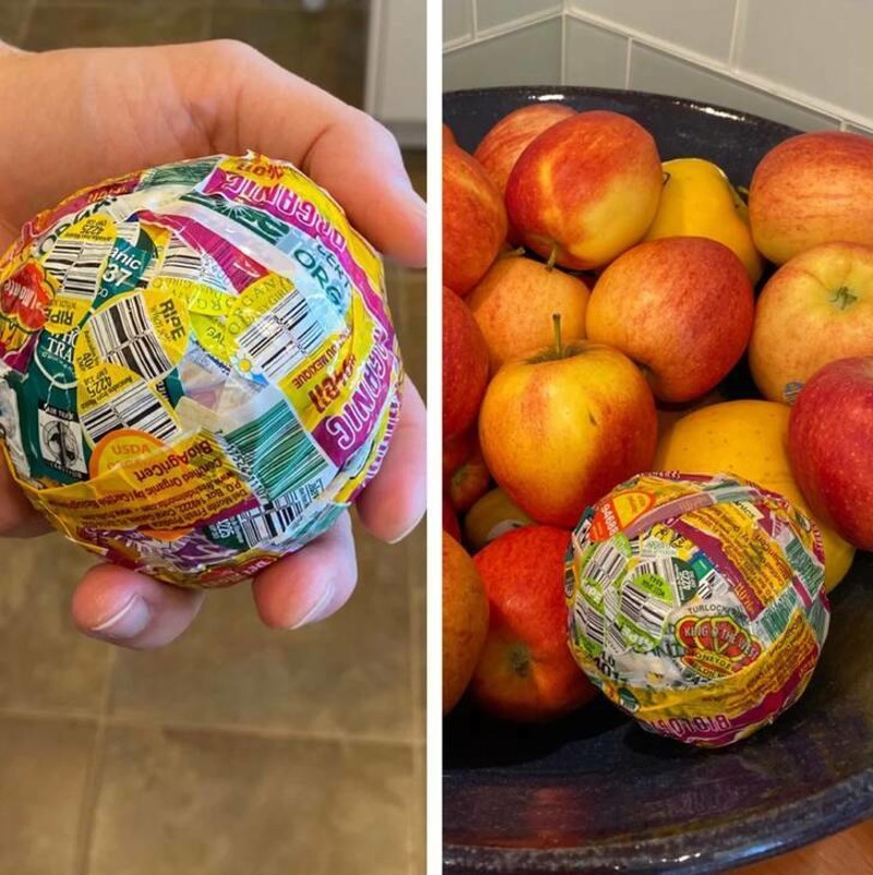 15. Moja teta je godinama skupljala naljepnice na voću i sad ih formirala u jednu veliku loptu, veću i od samih voćki