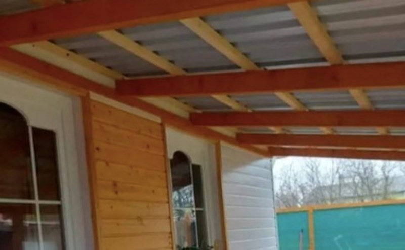 Ljudi su trijem svoje vikendice ukrasili nesvakidašnjim sjedalicama, fotka je odmah obišla regiju