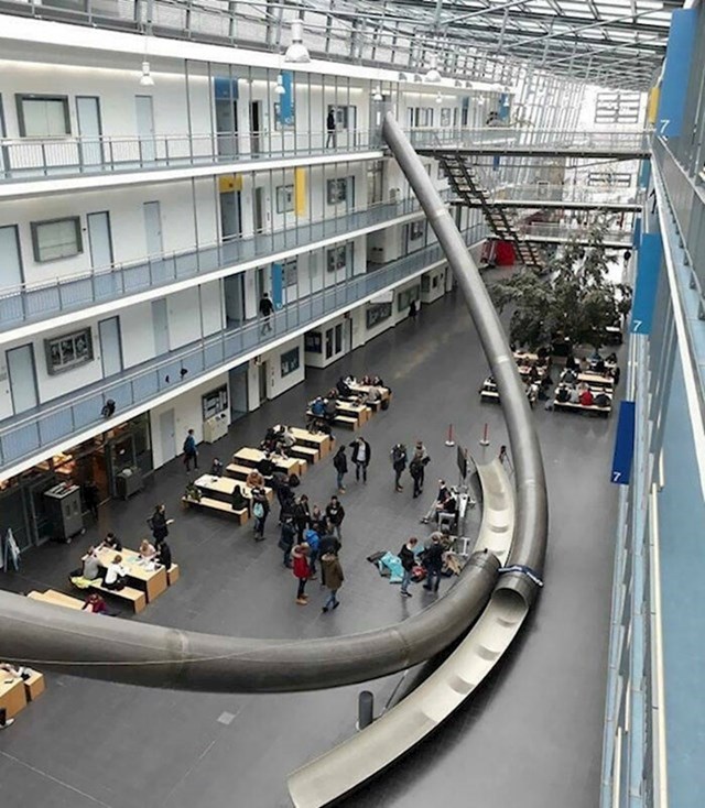 13. Tehnički fakultet u Njemačkoj ima tobogane, ako vam se ne da spuštati stepenicama