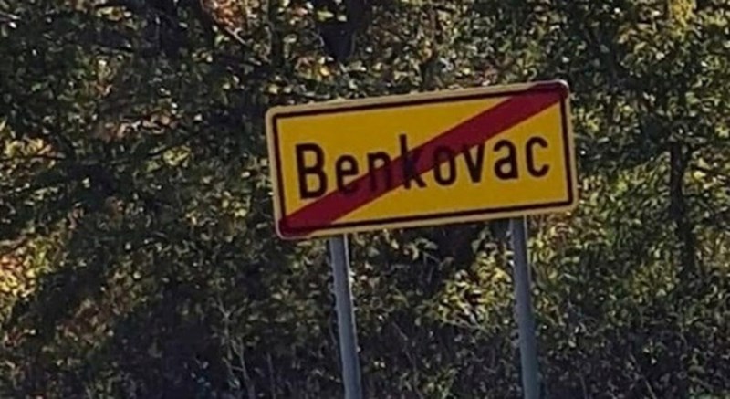 Vozač je na izlazu iz Benkovca primijetio zanimljiv prizor pored ceste, odmah je postao hit na Fejsu