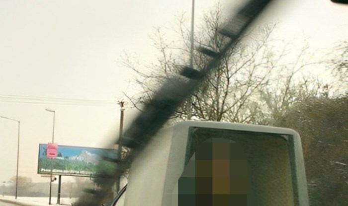 Društvenim mrežama kruži fotka "slovačkog papamobila", prasnut ćete u smijeh kad ju vidite