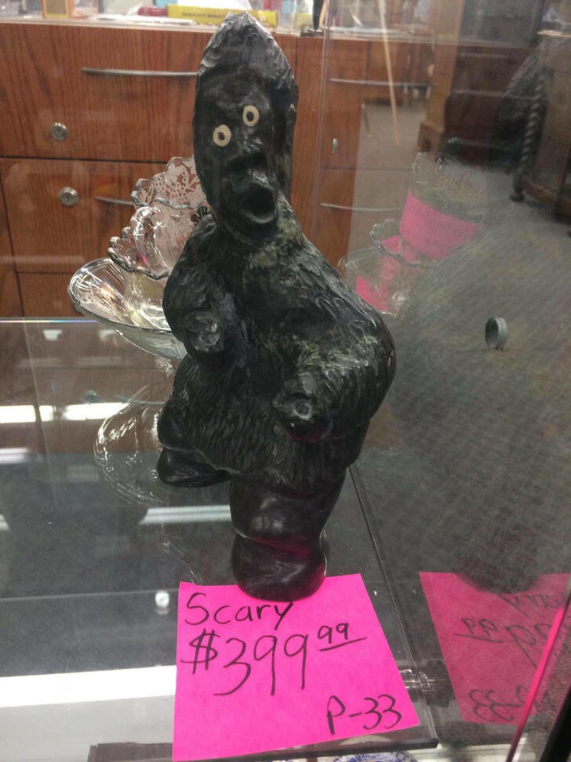 12. Jako uznemirujuć predmet u trgovini starinama