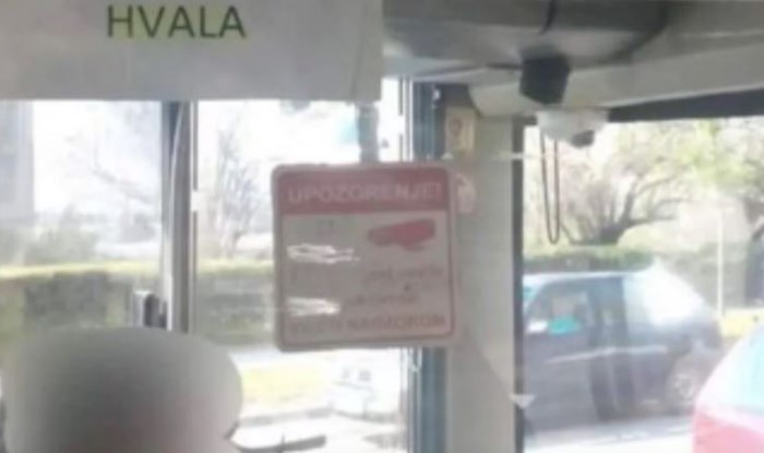 Vozač autobusa zbunio je putnike čudnim porukama ispred svoje kabine, ovo je teški Balkan