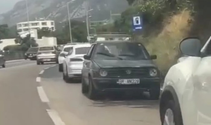 Regijom kruži totalno bizarna snimka iz Srbije, morate vidjeti kako se kreće ovaj auto