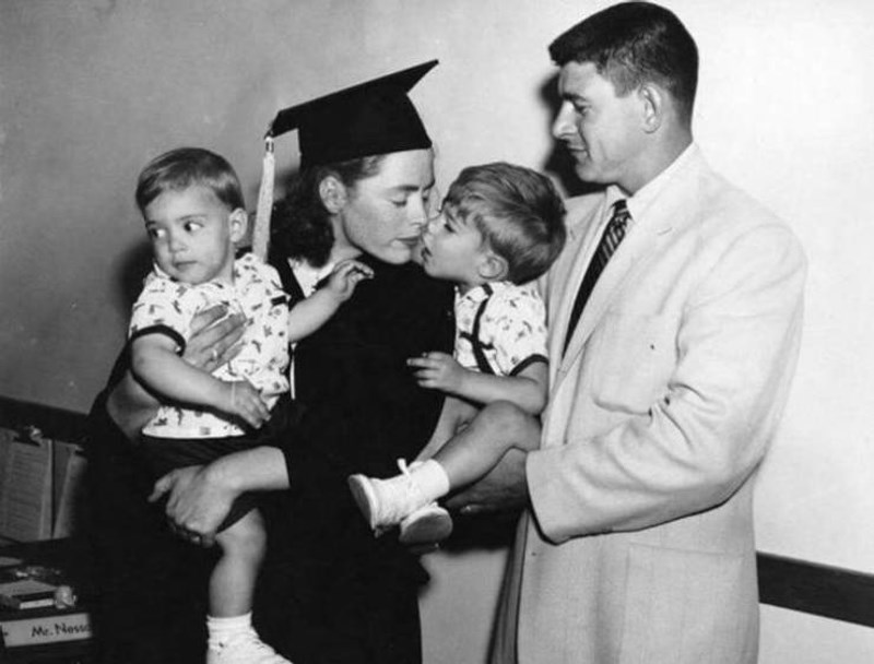 17. Moja baka je 50-ih diplomirala uz dvoje djece