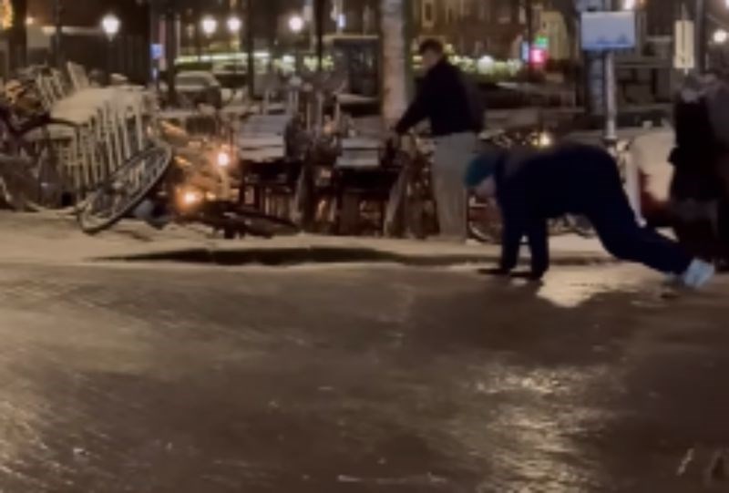 Cijeli svijet smije se urnebesnim snimkama iz ledom okovanog Amsterdama, morate vidjeti ovaj hit