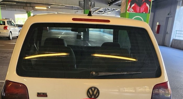 Vozač je dopisao slovo pored imena modela svoga automobila i nasmijao ekipu na Fejsu, morate vidjeti