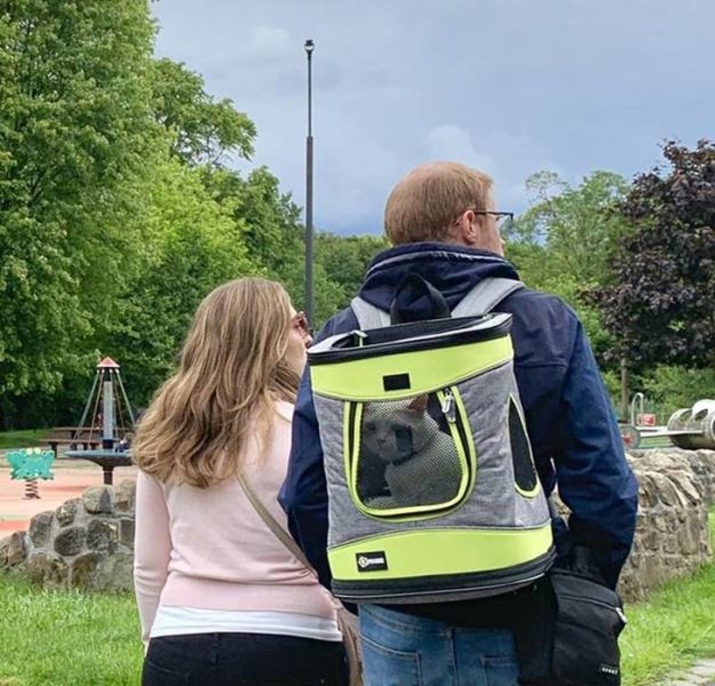 2. Ruksak za prenošenje mačaka