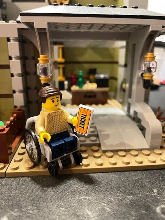 15. Legić u invalidskim kolicima i s rampom koja mu olakšava ulazak u kuću