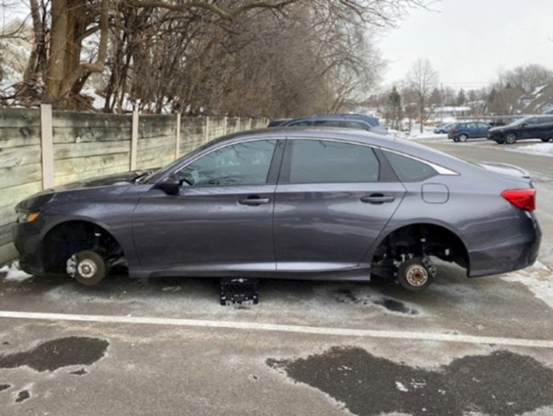 Vratio sam se po auto nakon posla i pronašao ga ovako