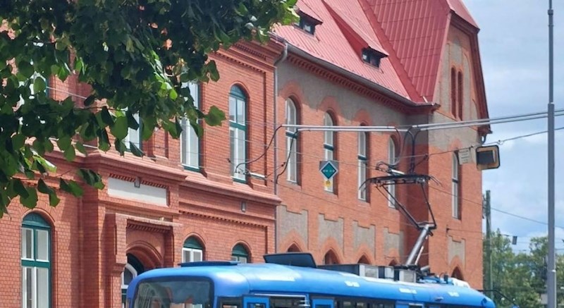 U češkom gradu Ostrava pokvario se tramvaj, fotka je postala hit zbog onoga što su napravili putnici