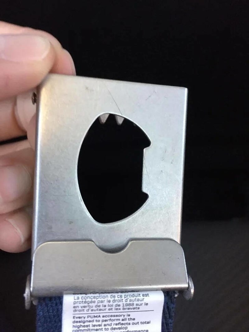 3. Remen je ujedno i otvarač za boce